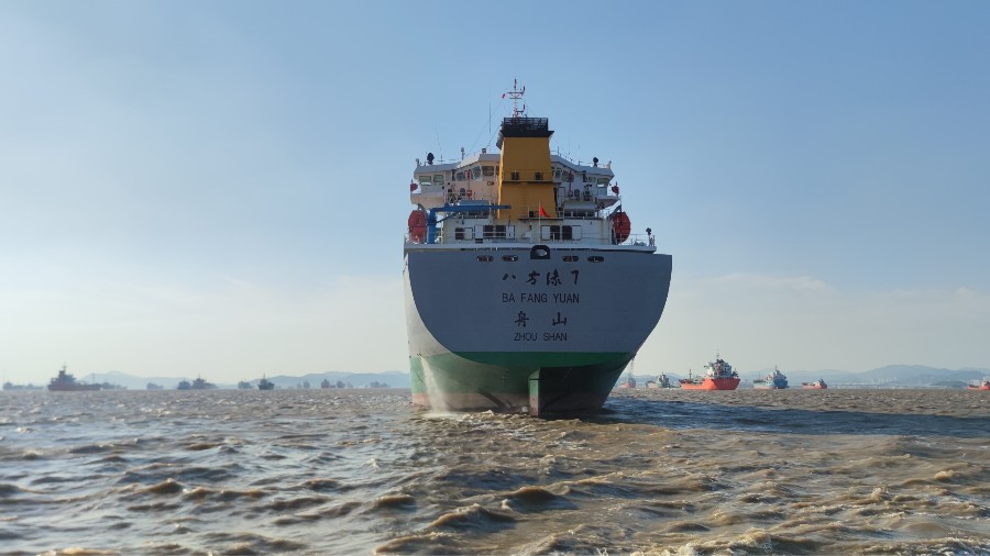 舟山--八方缘7号船安装15吨每天海水淡化设备现场
